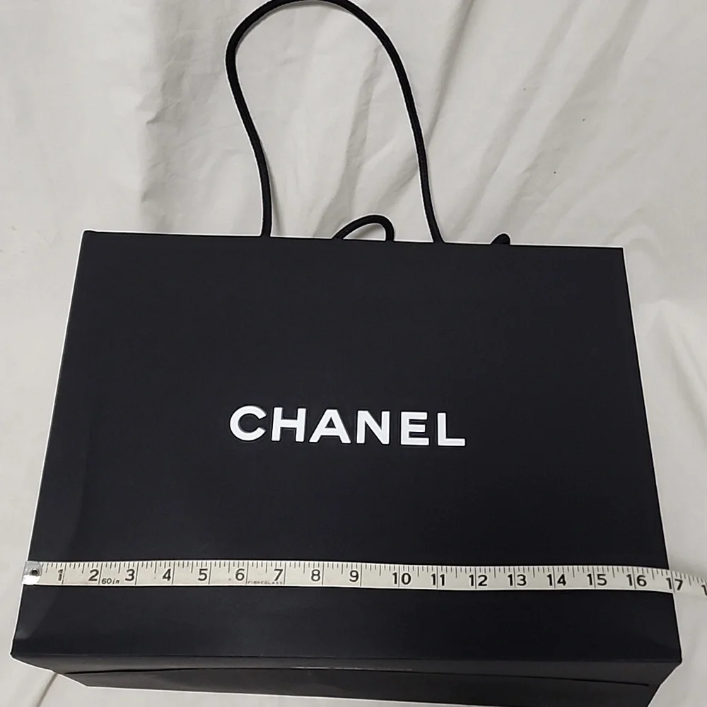 CHANEL Elegant Black Packaging Set - Picture 7 of 15